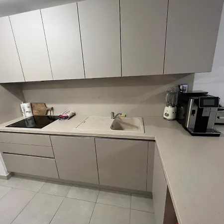 Appartement Le Royaume De Fabrice à Suresnes Extérieur photo