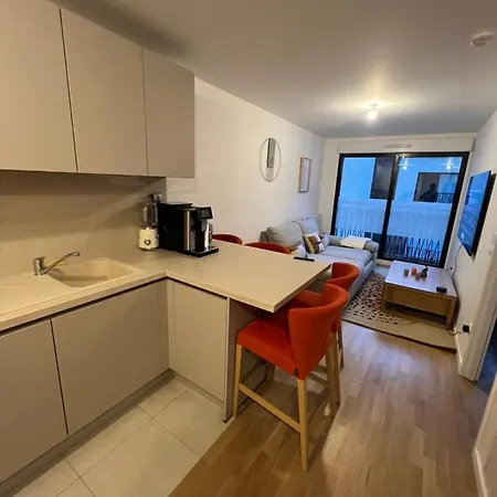 Appartement Le Royaume De Fabrice à Suresnes Extérieur photo