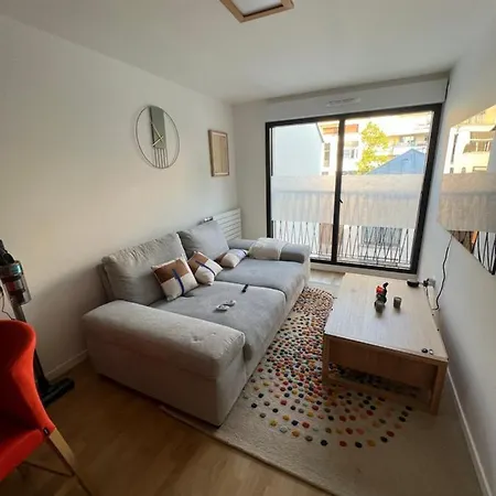 Appartement Le Royaume De Fabrice à Suresnes Extérieur photo