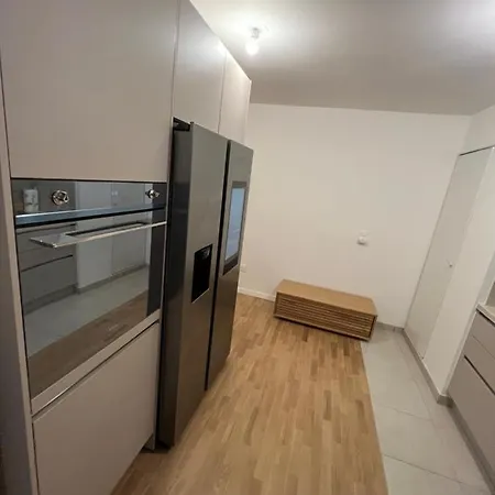 Appartement Le Royaume De Fabrice à Suresnes Extérieur photo