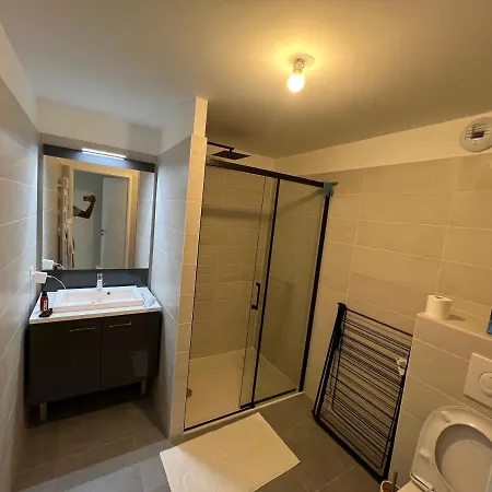 Appartement Le Royaume De Fabrice à Suresnes Extérieur photo